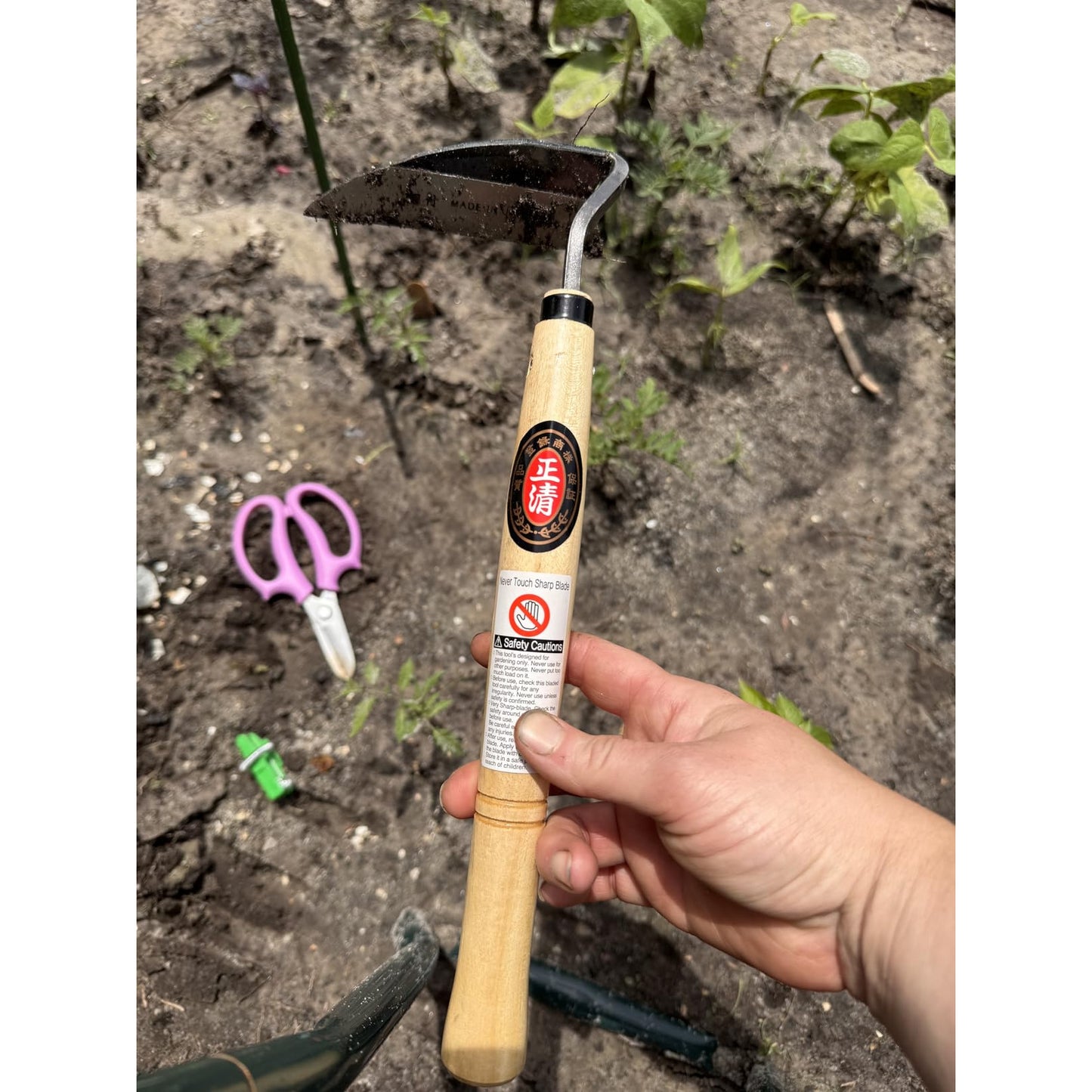 Japanese Weeding Sickle Full Size Sharp Carbon Steel Blade with Ergonomic Handle, Traditional Hand Hoe for Fast Garden Weeding, Soil Cultivation and Vegetable Bed Maintenance