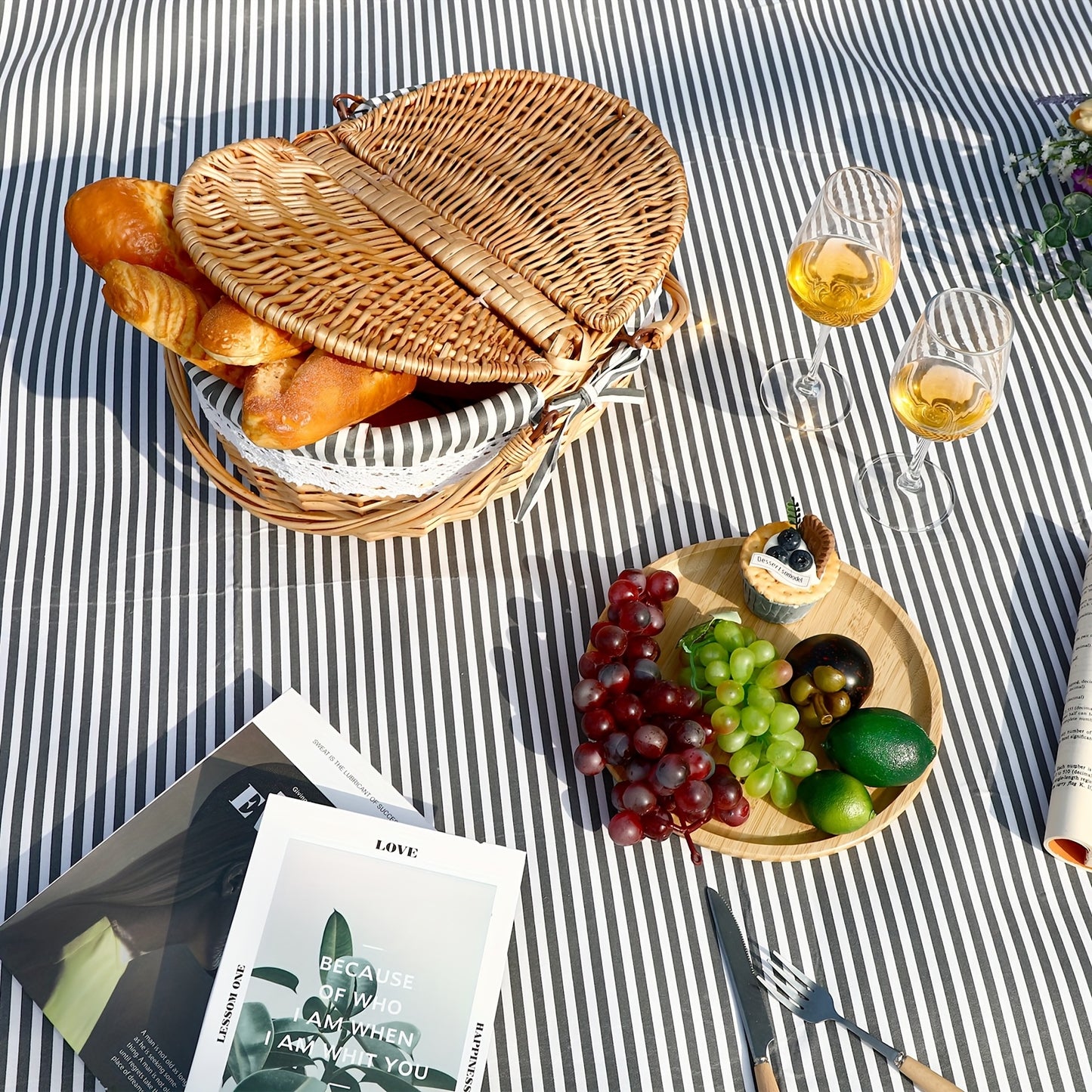 Picnic Basket Set with Blanket & Bamboo Plates – Wicker Hamper with Lid, Handle & Washable Lining for Camping, Outdoor Dining & Garden Parties, Grey