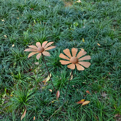 Metal Flower Garden Stakes | Rusty Daisy Chamomile Outdoor Yard Art