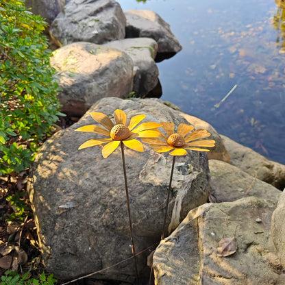Metal Flower Garden Stakes | Rusty Daisy Chamomile Outdoor Yard Art