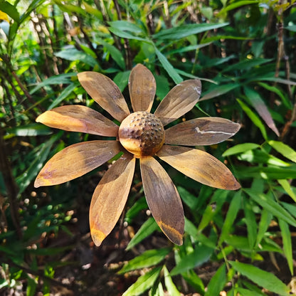 Metal Flower Garden Stakes | Rusty Daisy Chamomile Outdoor Yard Art